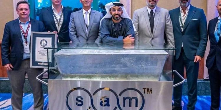 دبي ..1971 كيلوغراماً أكبر سبيكة فضة في العالم