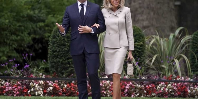 صحفية أمريكية …النظام الفرنسي يحاول اغتيالي بسبب قضية زوجة ماكرون