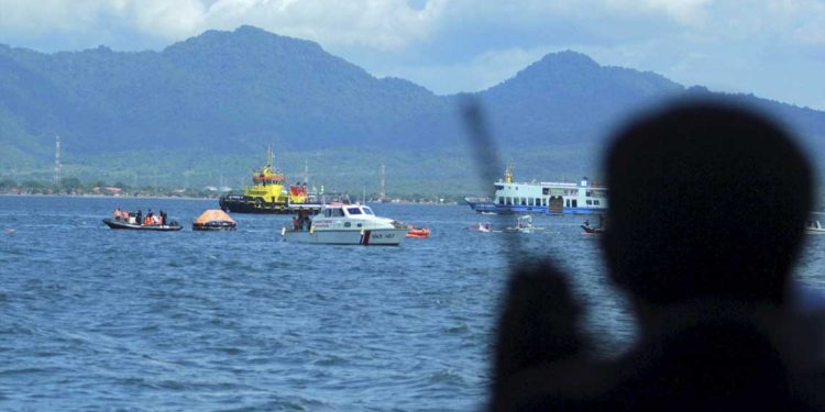 ماليزيا…غرق قارب مهاجرين يحمل حوالي 70 شخصا