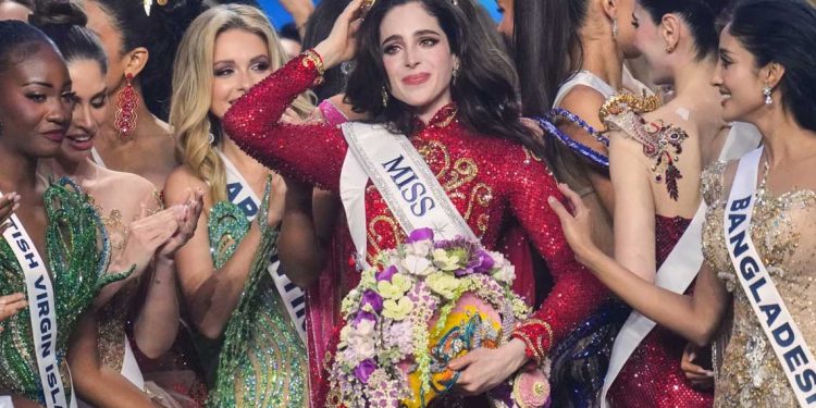 فاطمة فرنانديز تتوج ملكة جمال الكون 2025 وسط جدل كبير