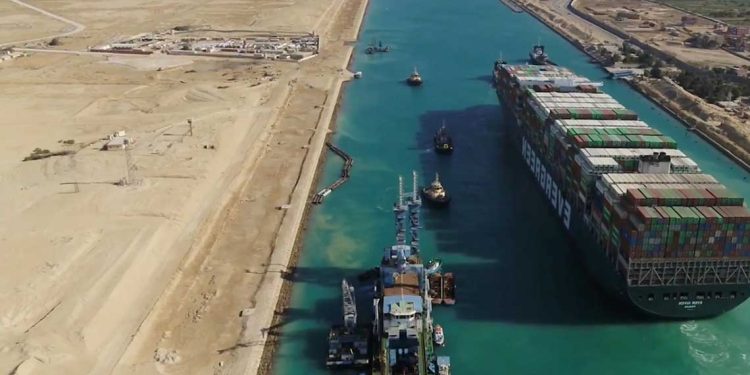 قناة السويس..إيرادات ترتفع 14% بعد استقرار البحر الأحمر