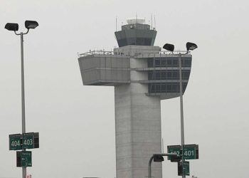 مئات الرحلات الجوية تتأثر بغياب مراقبي الحركة الجوية في أمريكا