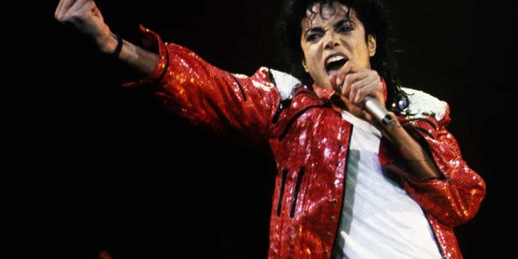 الملك جاكسون يرقص مجددًا على القمة… “Thriller” تعود بقوة