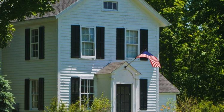 متوسط ديون الأسرة الأمريكية يتجاوز 104 ألف دولار