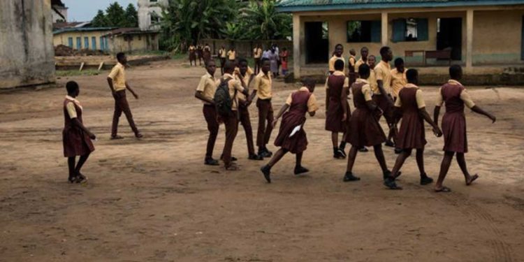 نيجيريا…اختطاف 227 طالبًا ومعلمًا شمال البلاد