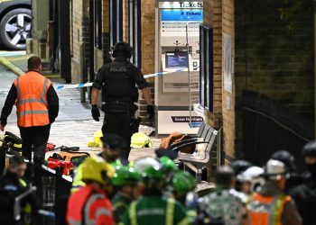 هجوم دموي بسكين في قطار بريطاني يُخلّف عشرة جرحى