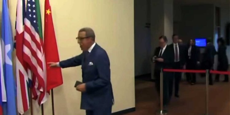 من “دعوة الأخوة” إلى “تصرف الصبيان”…كيف نسف عمر هلال خطاب الملك؟