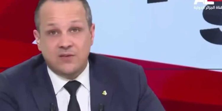 فرنسا…توقيف صحفي جزائري في باريس وإدراجه في “الملف S”