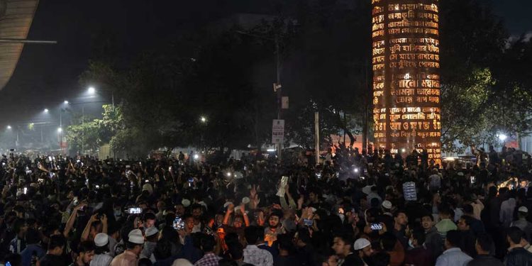 بنغلادش…احتجاجات عنيفة بعد وفاة زعيم الطلابي