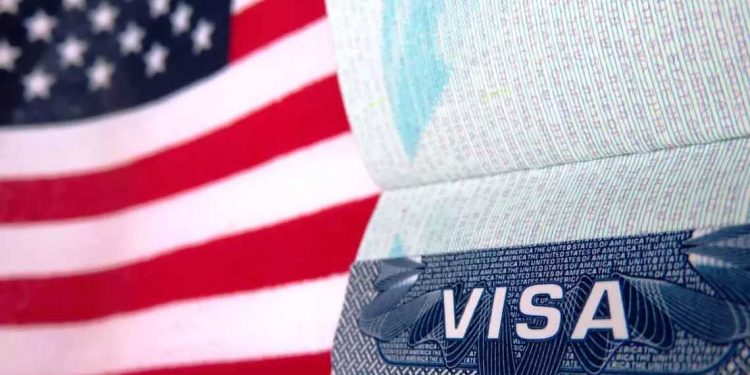الخارجية الأمريكية تلغي 85 ألف تأشيرة