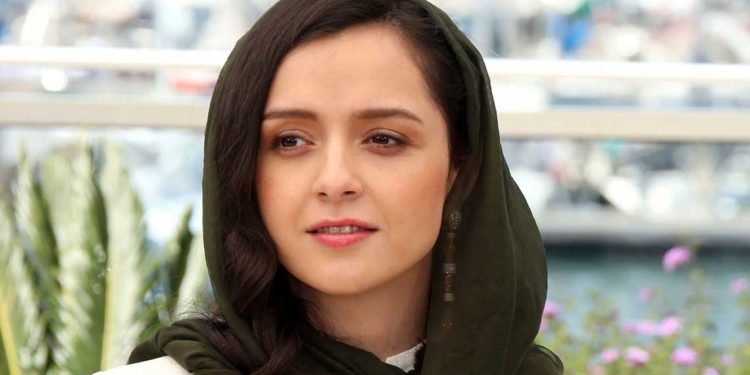 قانون الحجاب الإلزامي في إيران…ترانه عليدوستي تعلن اعتزال التمثيل