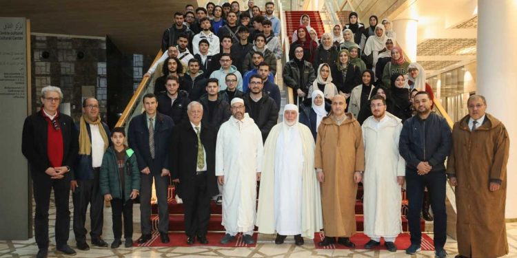 تعزيز الروابط مع الجالية: زيارة طلابية لجامع الجزائر