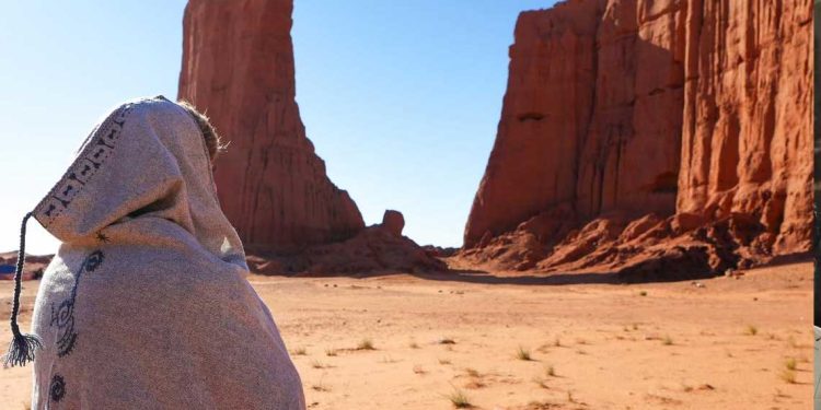 حرارة الاستقبال وكرم الضيافة…مسؤول امريكي رفيع في زيارة الى صحراء الجزائر