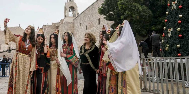 فلسطين…دعوة الزوار والمصلين للمشاركة في احتفالات أعياد الميلاد
