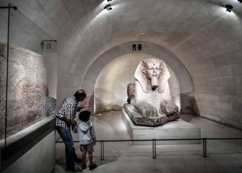 متحف اللوفر …تسرب مياه يتلف كتب مصرية نادرة