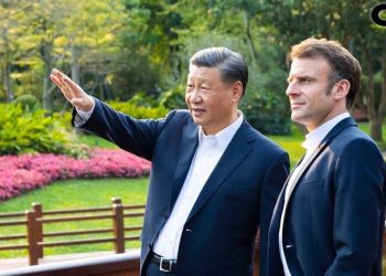 ماكرون يهدد الصين بفرض رسوم جمركية