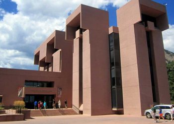 ترامب يقرر إغلاق مركز أبحاث المناخ في كولورادو