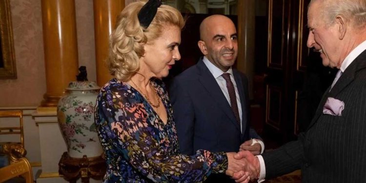 ملك بريطانيا يكرّم الجزائري سمير زيتوني