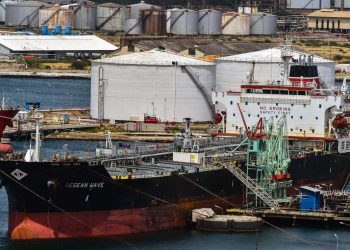 أسعار النفط ترتفع بعد قرار ترامب فرض حصار كامل على ناقلات فنزويلا