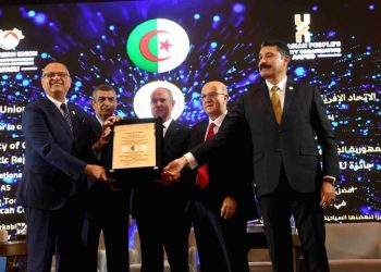 وهران تتسلم جائزة أفضل وجهة سياحية في إفريقيا لعام 2025