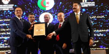 وهران تتسلم جائزة أفضل وجهة سياحية في إفريقيا لعام 2025