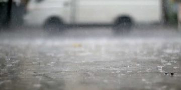 الأرصاد الجوية تحذر من أمطار غزيرة بعدة ولايات