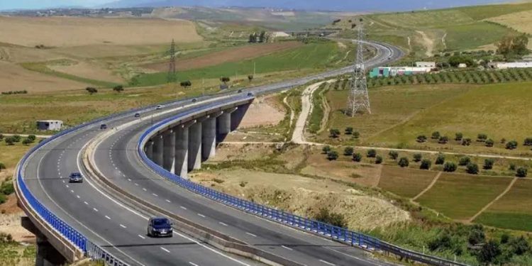 إطلاق عملية صيانة لشبكة الطرق السيارة والطرق الوطنية