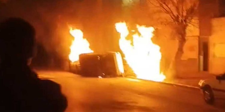 إيران…الاحتجاجات تتحول لعنف مسلح و أعمال تخريب غرب البلاد