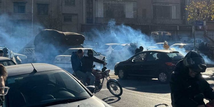 الاحتجاجات في إيران…أمريكا تلوح بالتدخل