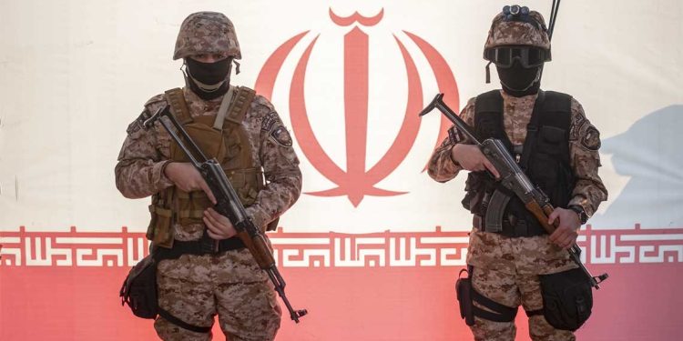 إيران…فصيل كردي يزعم السيطرة على قاعدة عسكرية