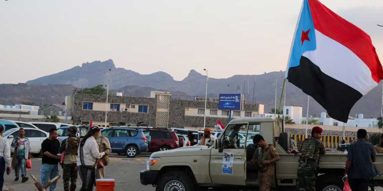 اليمن على مفترق جديد… الانتقالي الجنوبي يلوّح بالانفصال