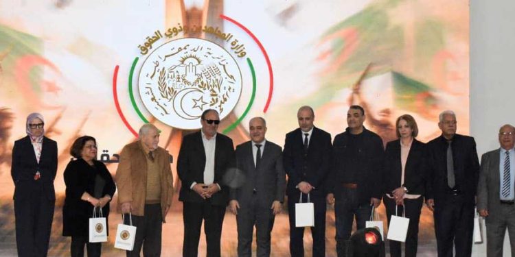 تسليم جائزة أول نوفمبر 1954