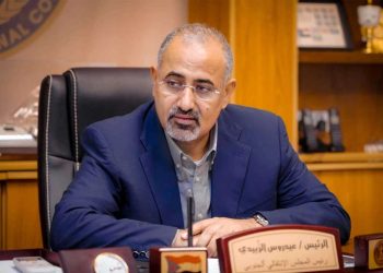 هروب رئيس الانتقالي الجنوبي اليمني يفاقم التوتر بين السعودية والإمارات