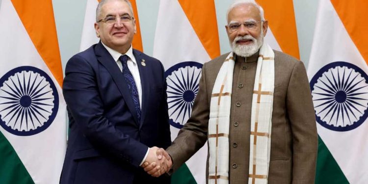 الجزائر تؤكد من نيودلهي التزامها بتعزيز الشراكة العربية-الهندية