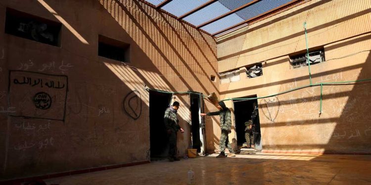 سوريا…هروب عشرات من عناصر داعش من سجن الشدادي