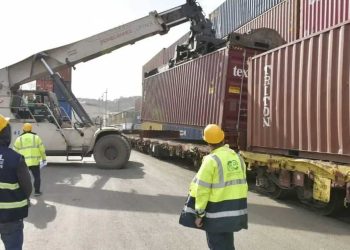 سلاسل التوزيع…انطلاق أول عملية نقل حاويات بالقطار إنطلاقا من ميناء