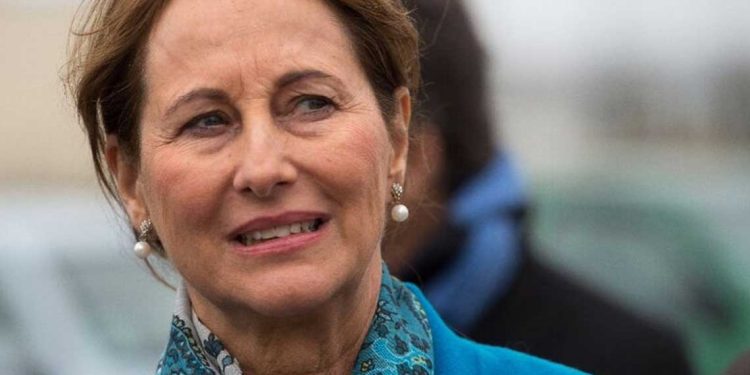 سيغولين روايال تصل الجزائر لتعزيز الحوار الاقتصادي والسياسي