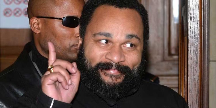 ضريبة على الضحك في فرنسا 22 يورو…كيف تحدى جمهور ديودونيه التضييق؟