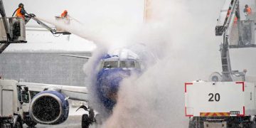 عاصفة ثلجية تجتاح الولايات المتحدة…مليون شخص دون كهرباء