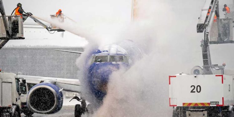 عاصفة ثلجية تجتاح الولايات المتحدة…مليون شخص دون كهرباء