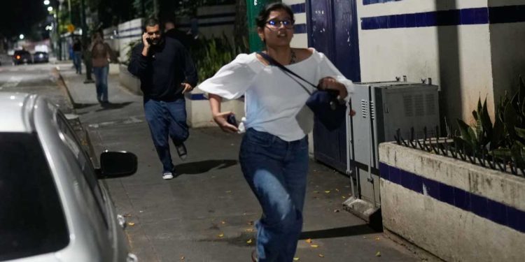 فنزويلا…انفجارات غامضة تهز كاراكاس وتثير القلق