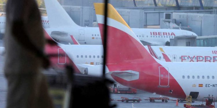 العدوان على فنزويلا يوقف حركة الطيران