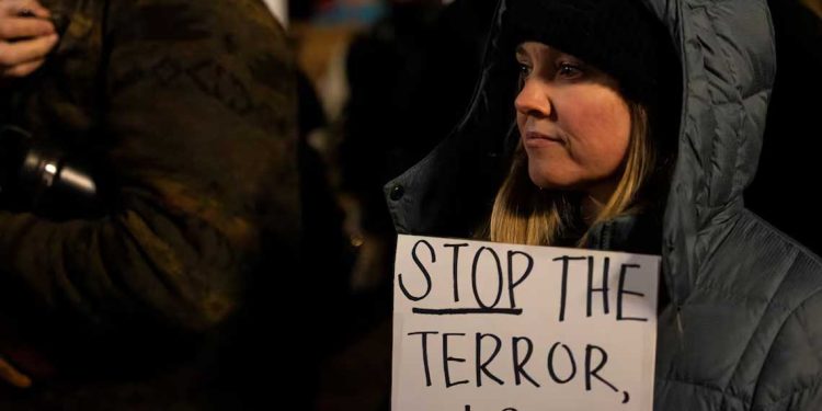 مقتل امرأة برصاص الشرطة يشعل احتجاجات واسعة في الولايات المتحدة