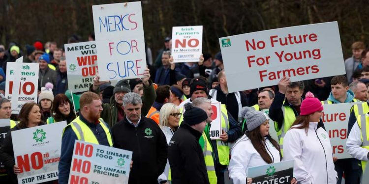 ميركوسور…مزارعو أيرلندا يحتجون