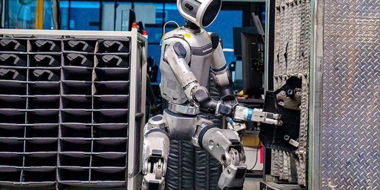 هيونداي تعتزم إدخال روبوتات شبيهة بالبشر إلى مصانعها