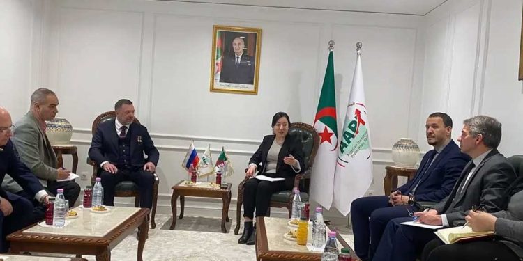 وفد روسي يبحث فرص الشراكة في قطاعات اقتصادية