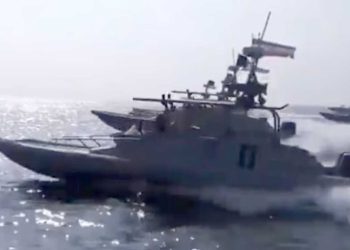 التحكم الذكي.. رسالة عسكرية إيرانية في توقيت حساس