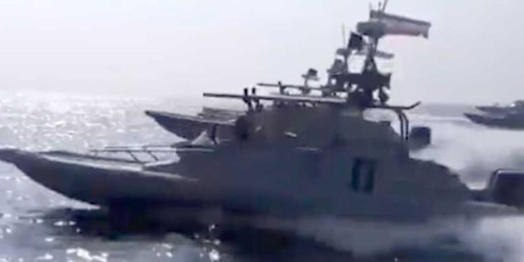 التحكم الذكي.. رسالة عسكرية إيرانية في توقيت حساس