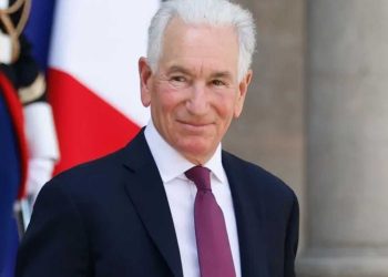 توتر دبلوماسي في باريس…الخارجية الفرنسية تفرض قيوداً على تعاملات السفير الأمريكي