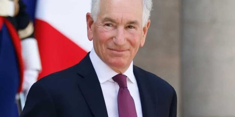 توتر دبلوماسي في باريس…الخارجية الفرنسية تفرض قيوداً على تعاملات السفير الأمريكي